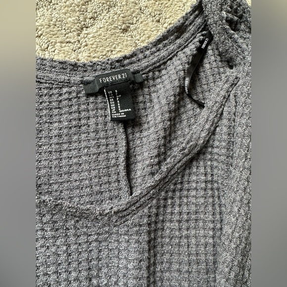 Forever 21 Oversized Gray Waffle Sweater Size Small - Picture 2 of 3